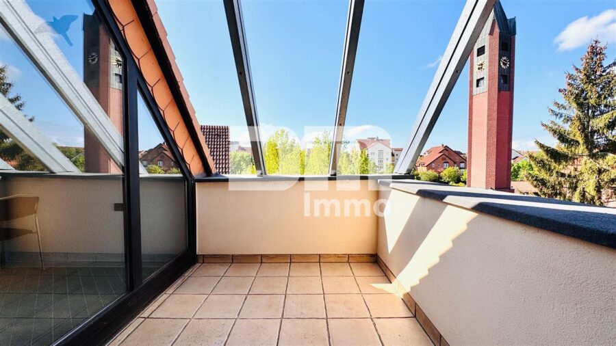 Schön zentral gelegenes Büro mit Balkon und Tiefgaragenstellplatz - Raum 2 groß / Zugang Balkon